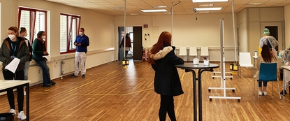 Mitarbeiter nehmen das Angebot, sich regelmäßig testen zu lassen, sehr gerne in Anspruch.